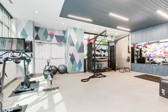 2BR Modern Apartment Near DC & Airport - Image 5