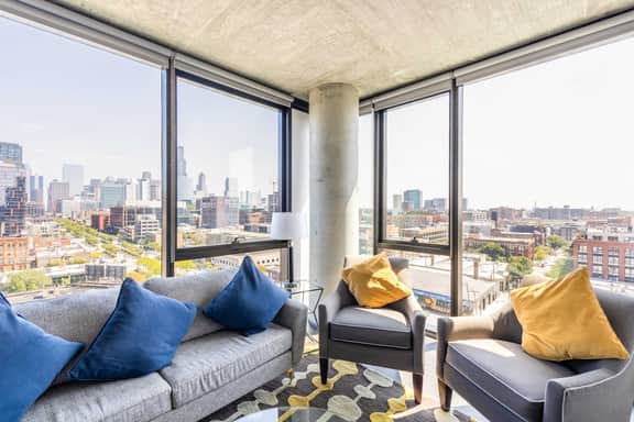 Glass Views, 2 King Bed Perfect City Escape - Image 5