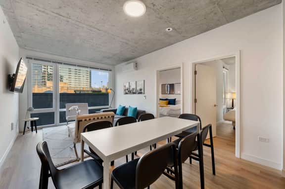 Chic 4-Bedroom with Skyline Views, Firepit and Gym - Image 5