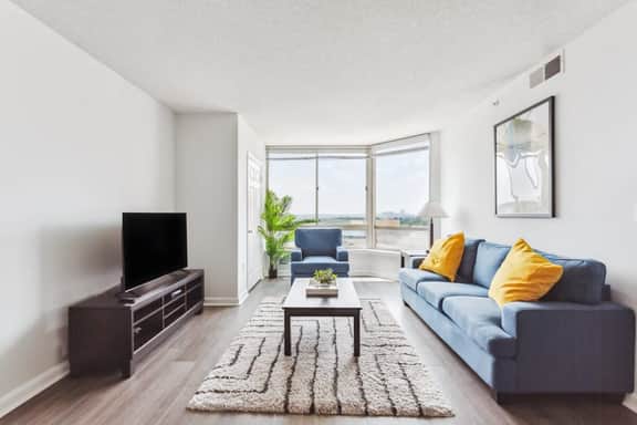 Rosslyn Luxury Apartment w/ Pool, Gym, Near DC - Image 2