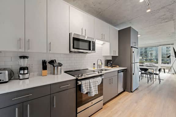Spacious 4BR Central Apartment w/ Skyline Views - Image 5