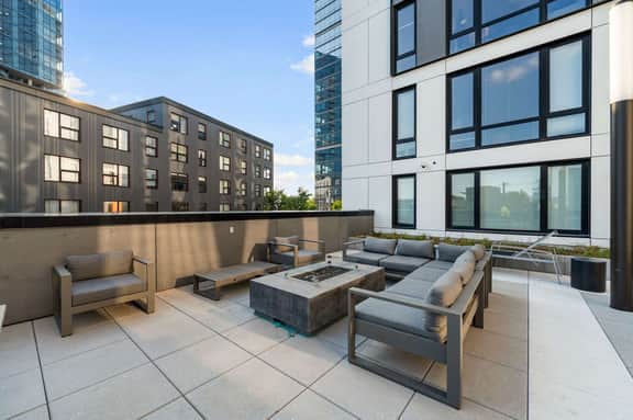Spacious 4BR Central Apartment w/ Skyline Views - Image 3