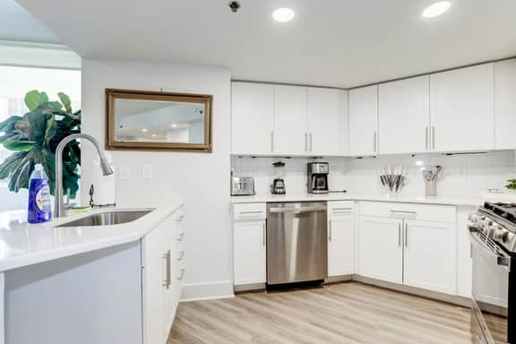 Elegant 2BR Apartment Minutes From DC - Image 3