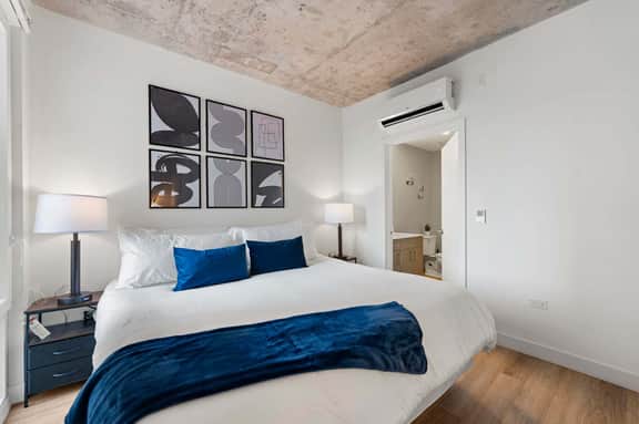 Spacious 4BR Near Fulton Market & Riverwalk - Image 4
