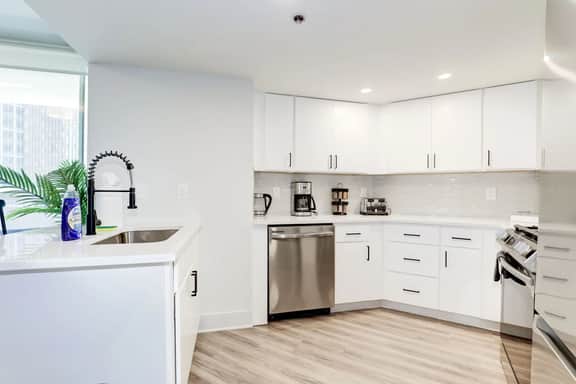 2BR Urban Oasis, DC Access with Lux Comforts - Image 3