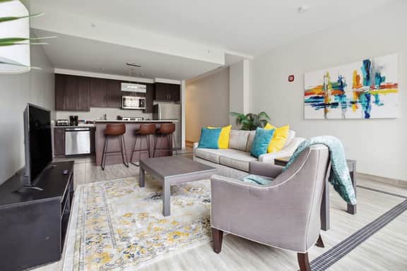 2BR Executive Downtown Retreat - Image 2