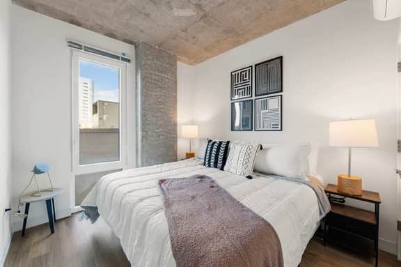 Bright 4BR Apartment Near Lincoln Park Zoo - Image 4