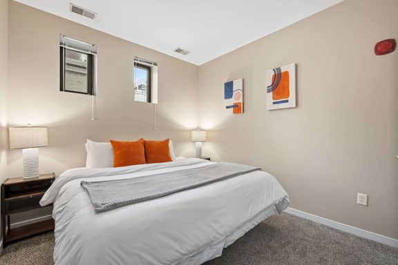New 3BR Stylish Downtown Suite - Image 5