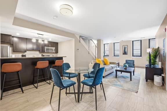 New 3BR Stylish Downtown Suite - Image 4