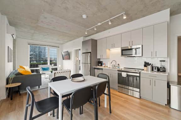 Modern 2BR Retreat Near Old Town & Lincoln Park - Image 2