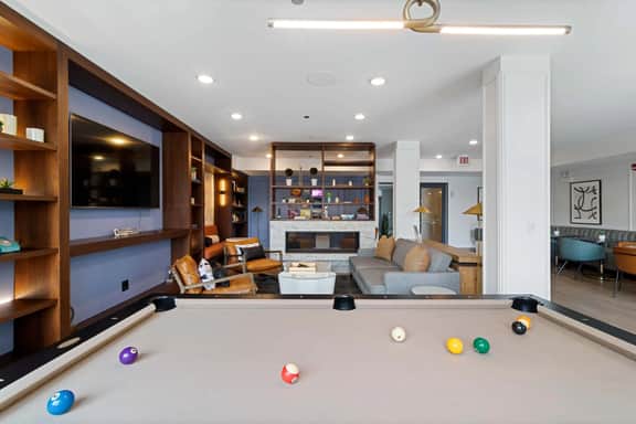 2BR City Suite w/ Amazing Glass Views - Image 4