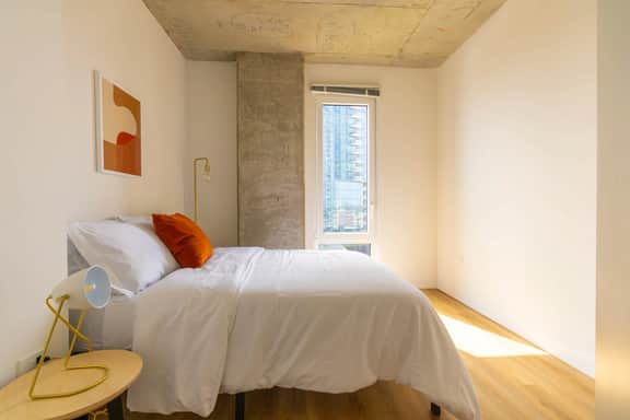 Modern 3BR Apartment Near North Ave Shops - Image 4