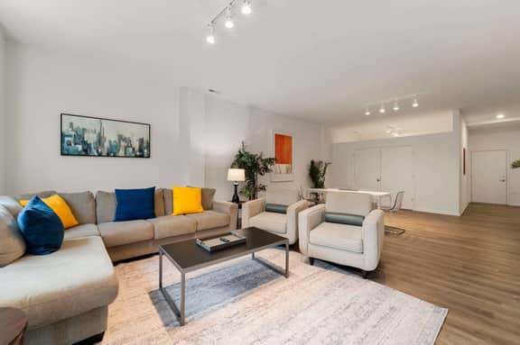 Spacious 3BR · Bronzeville/South Loop · Sleeps 8 - Image 2