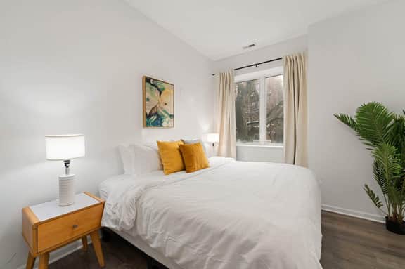 Spacious 3BR · Bronzeville/South Loop · Sleeps 8 - Image 4