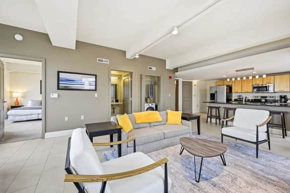Sunlit 2BR Loft with In-Unit Laundry, Downtown Detroit - Image 2