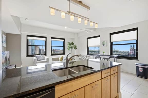 Urban Loft Living in Downtown Detroit & Gym - Image 5