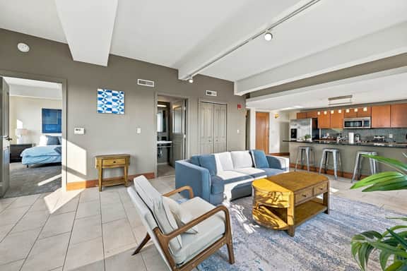Modern Loft Living in Downtown Detroit w City View - Image 3