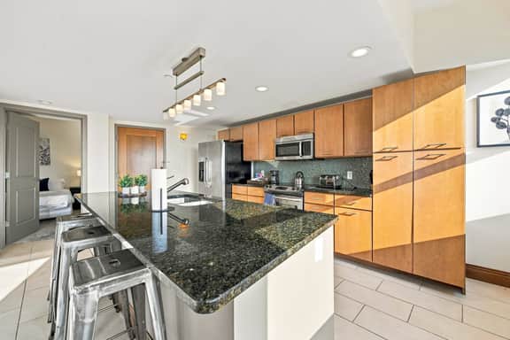 Modern Loft Living in Downtown Detroit w City View - Image 5